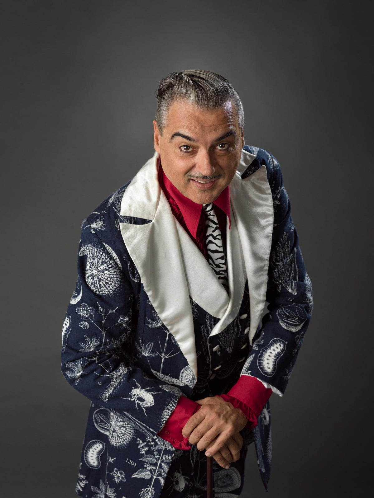Alessandro Casella in abito elegante